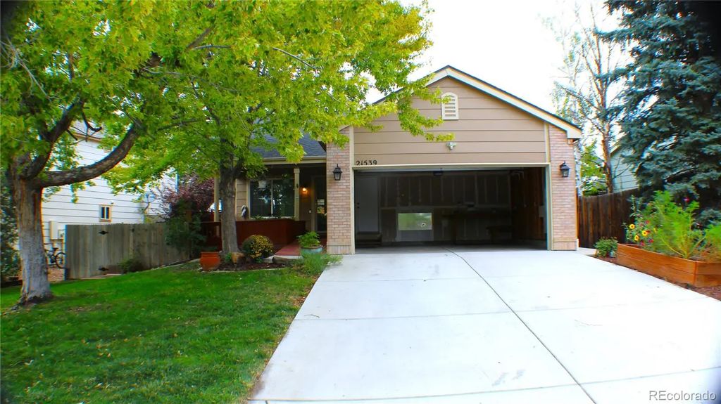 21539 E Crestridge Place, Centennial