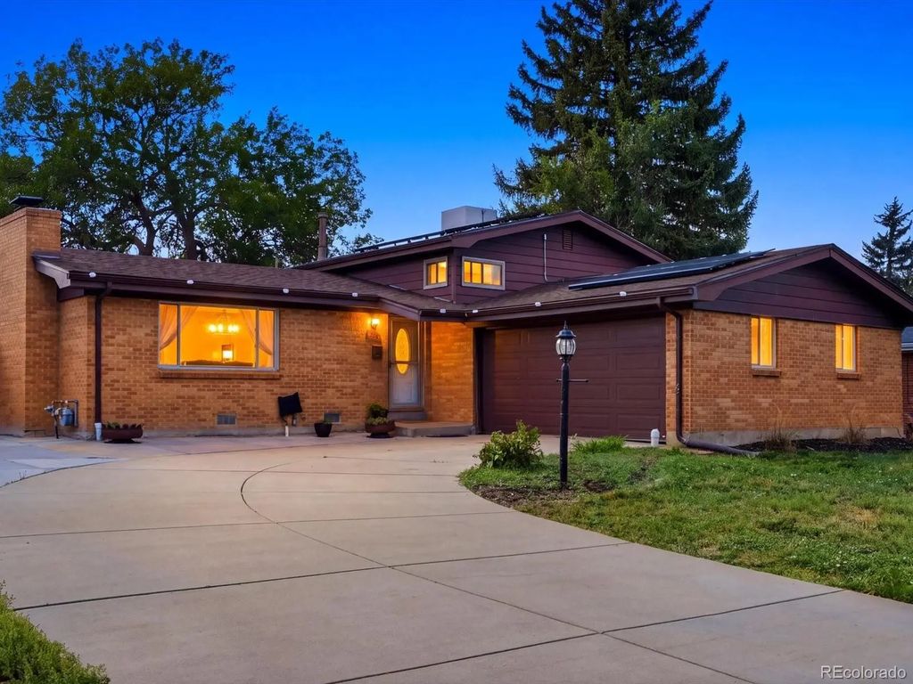 205 Tucson Street, Aurora