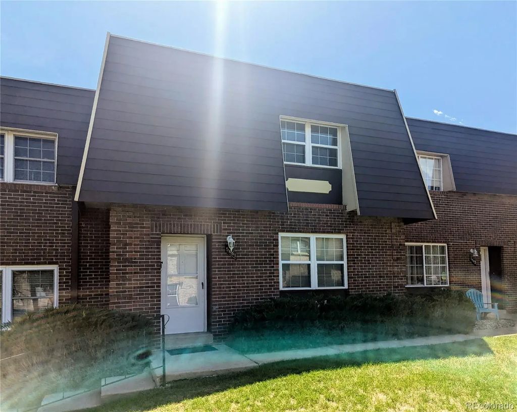 5661 S Lowell Boulevard, Littleton