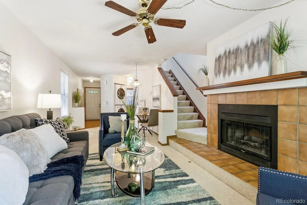 1924 Newland Court, Lakewood