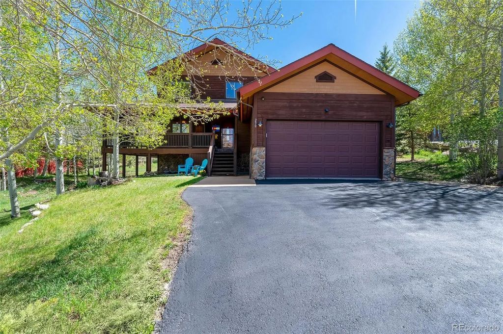 290 Village Road, Granby
