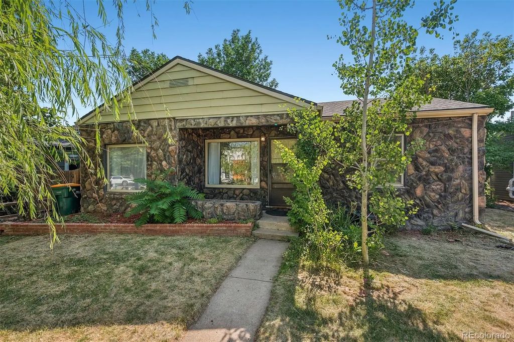 4564 S Pennsylvania Street, Englewood