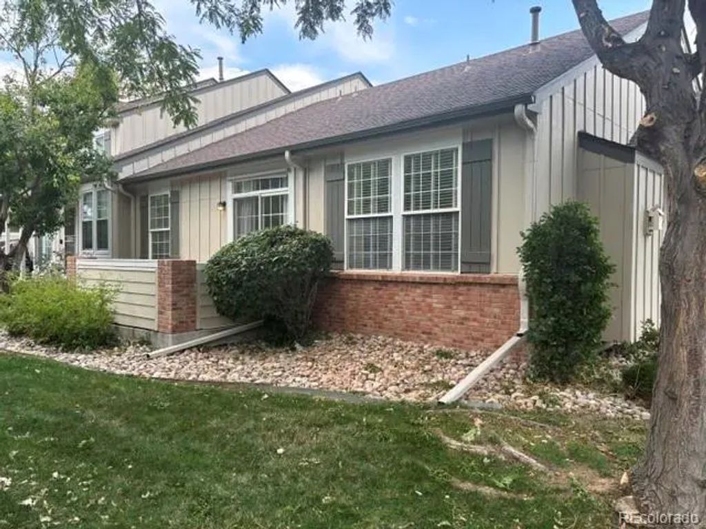 847 S Evanston Circle, Aurora
