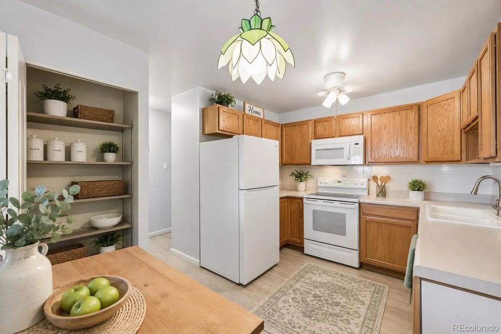 9335 E Center Avenue 2b, Denver