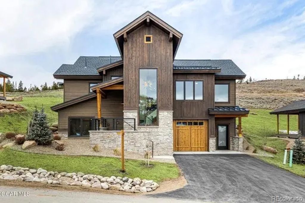 841 Black Feather Court, Granby