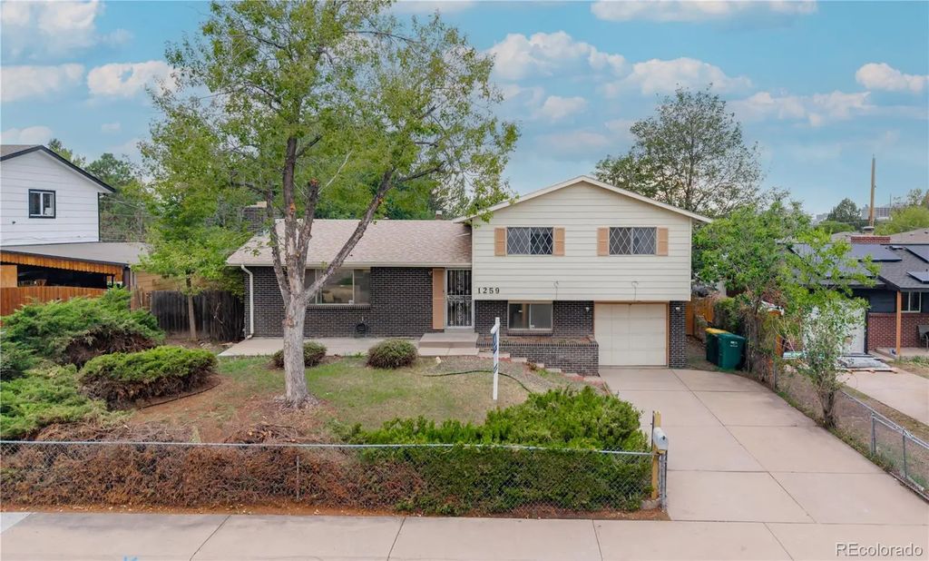 1259 Dearborn Street, Aurora