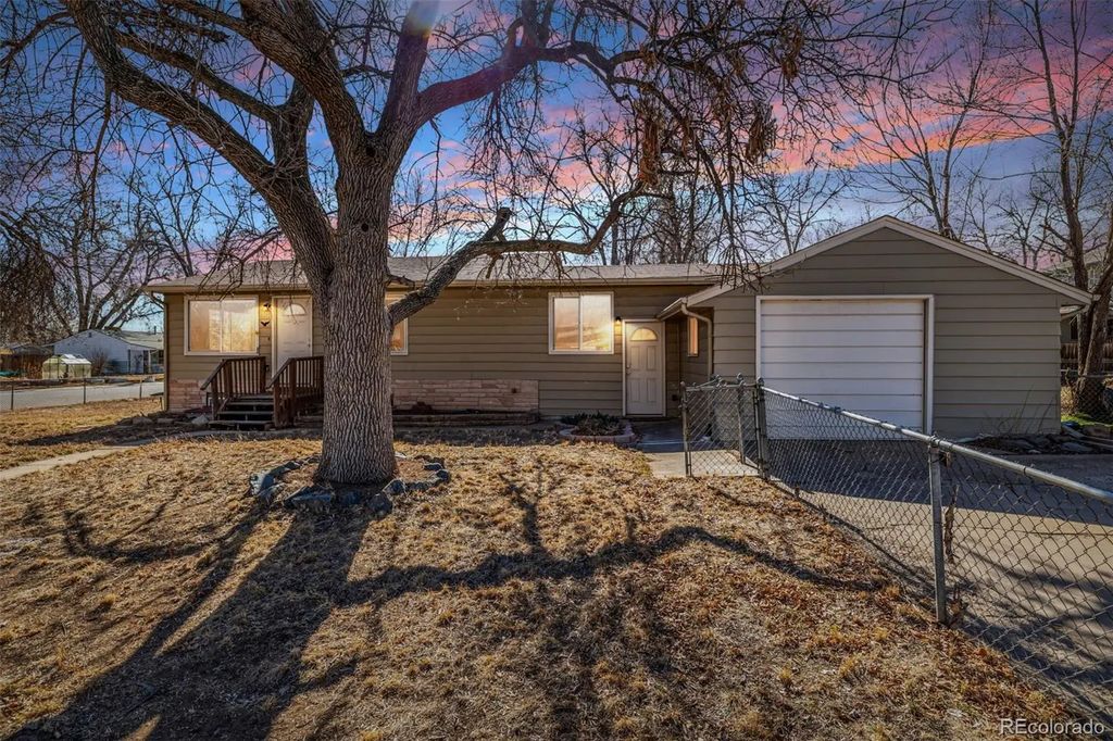 3110 W Bear Creek Drive, Englewood