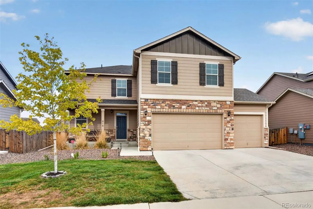 914 Charlton Drive, Windsor