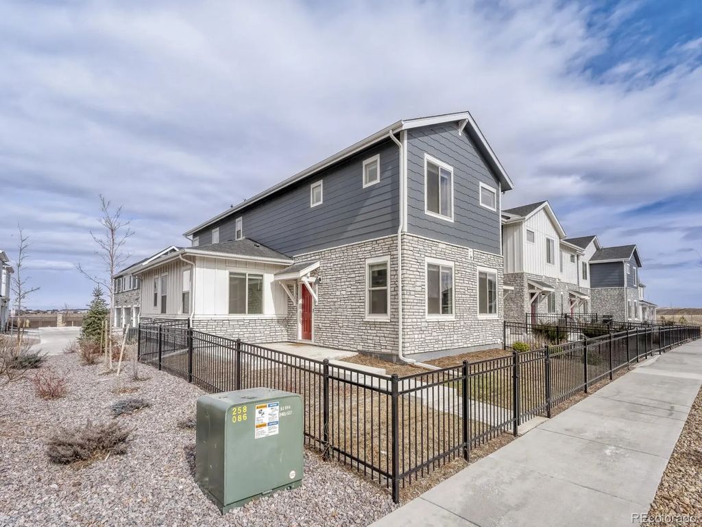 27693 E 1st Place, Aurora