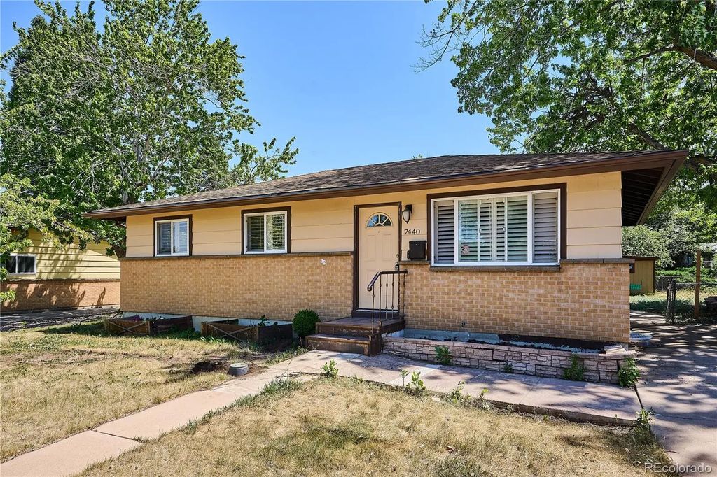 7440 W Oregon Drive, Lakewood