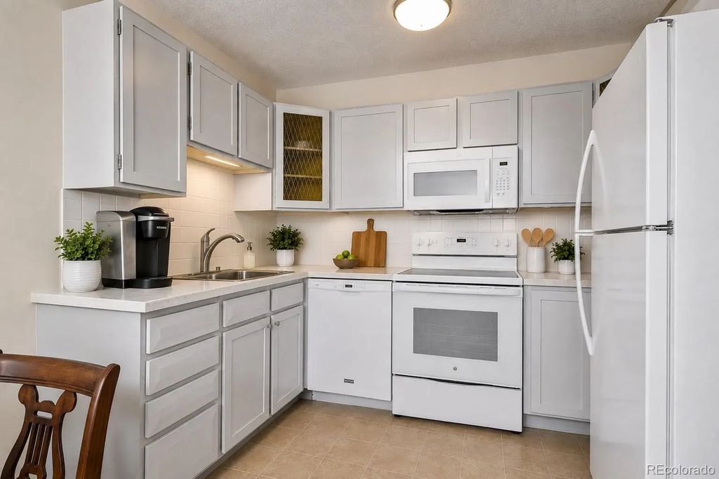 9385 E Center Avenue 6a, Denver