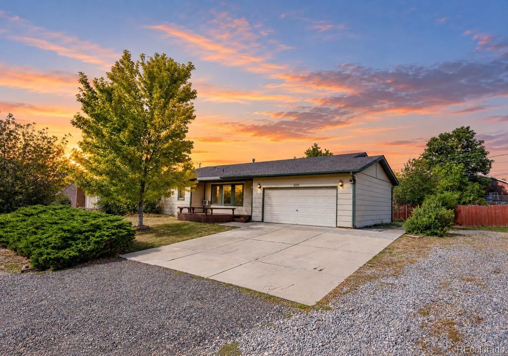 8905 S Brentwood Street, Littleton