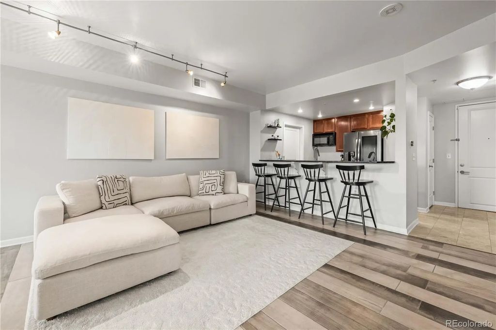 975 N Lincoln Street 11h, Denver