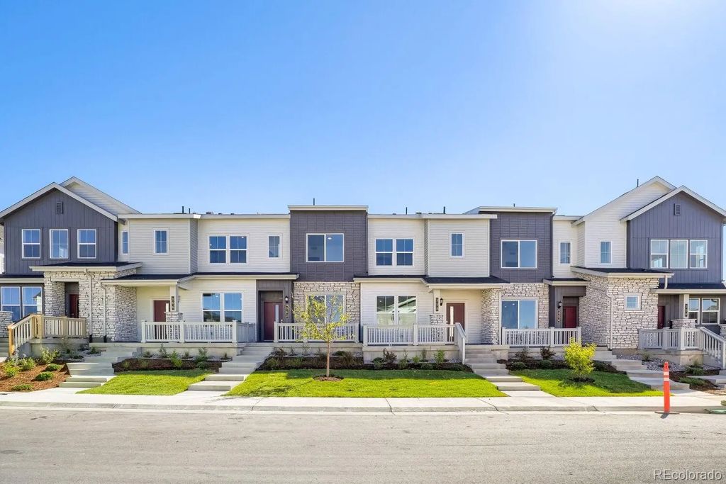 362 N Bersshine Court, Watkins