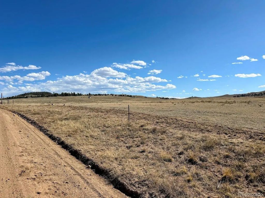 Chickasaw Road, Hartsel