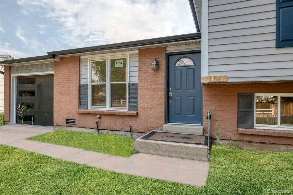 1154 S Truckee Way, Aurora