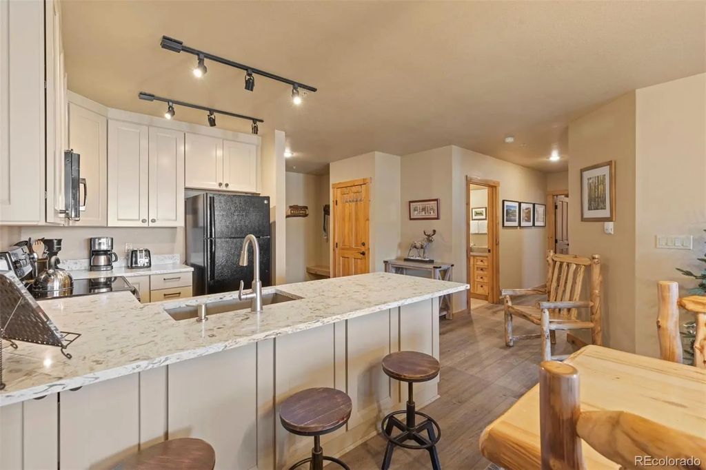 100 Dercum Square 8399, Keystone