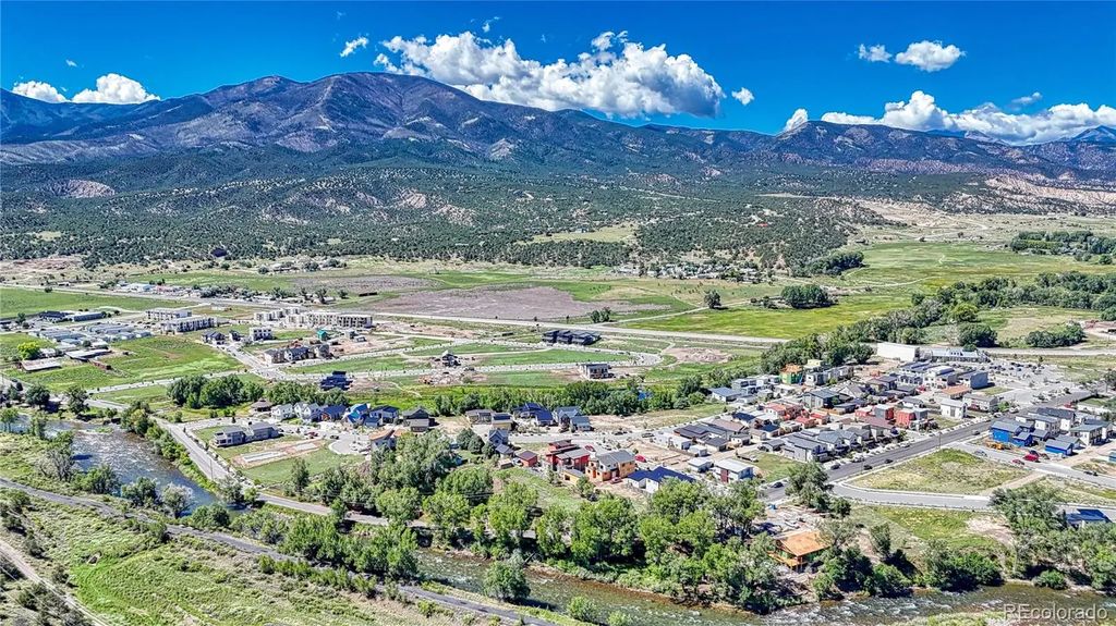 252 Southside Loop, Salida