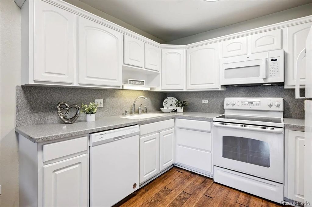 605 S Alton Way 12b, Denver