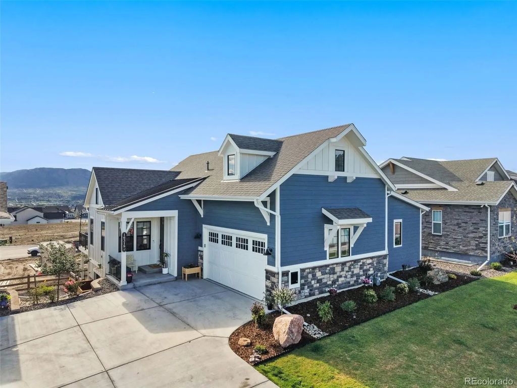 16318 Monument Rock Court, Monument