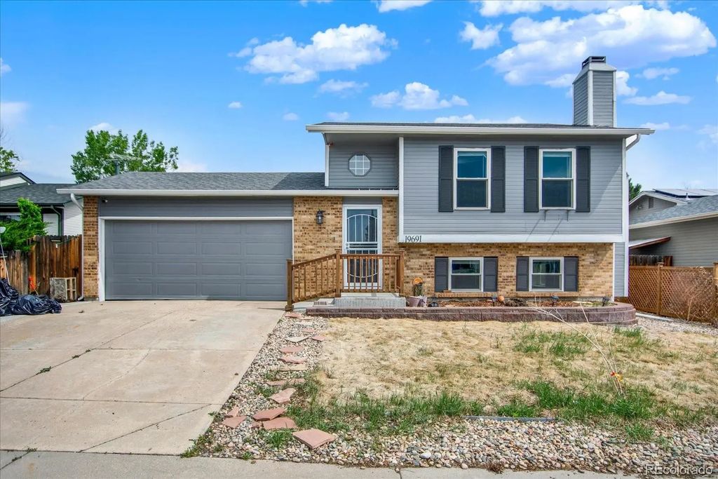 19691 E Navarro Place, Aurora