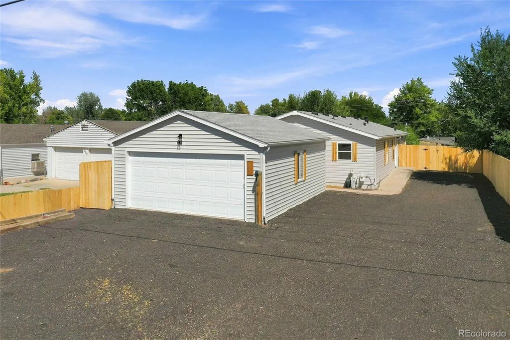 106 County Road 37, Lochbuie