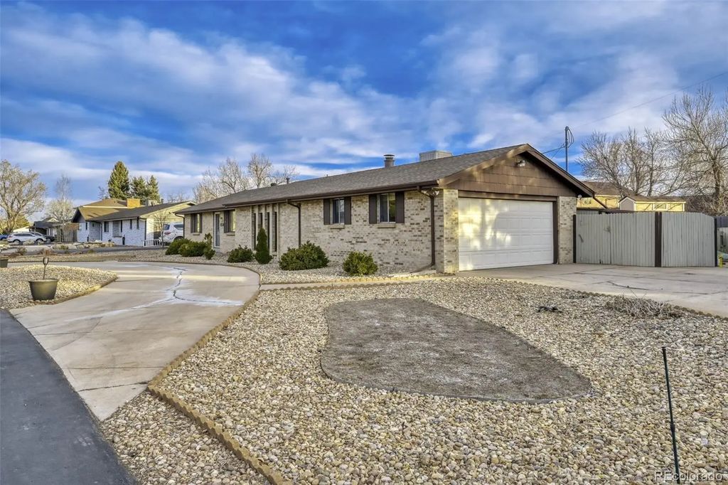 10220 Carmody Lane, Lakewood