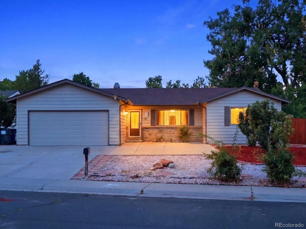 1505 S Paris Court, Aurora