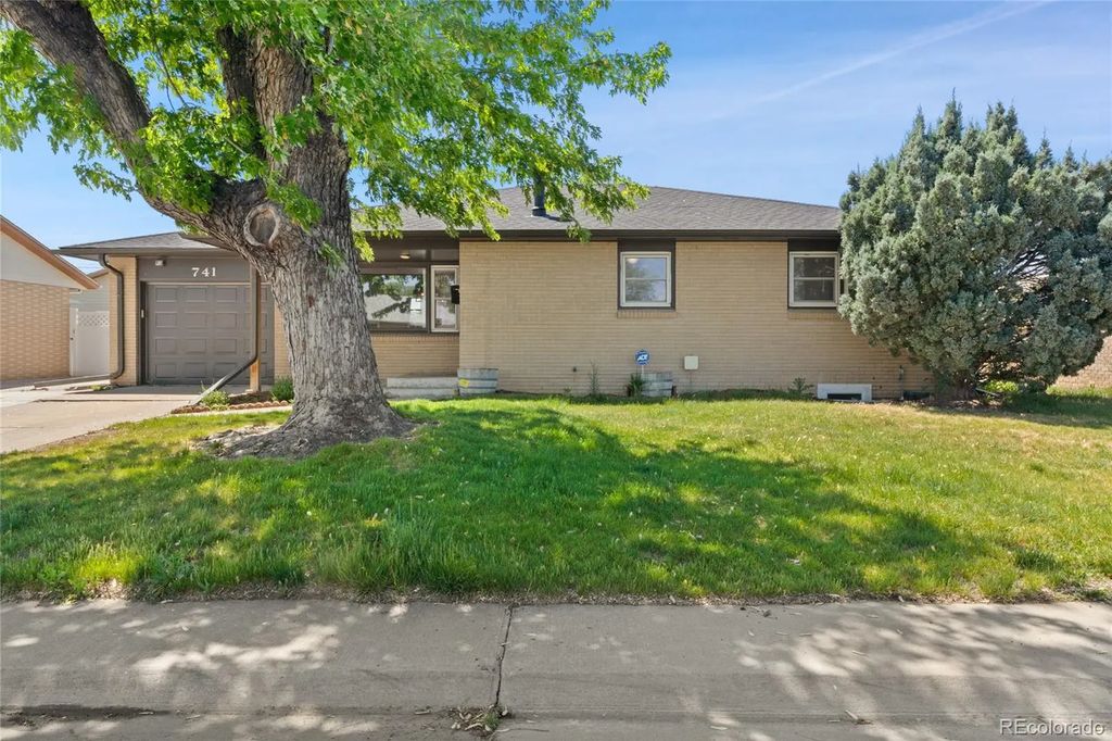 741 S 6th Avenue, Brighton