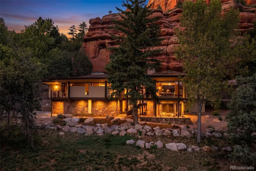 6820 Pike Place, Larkspur