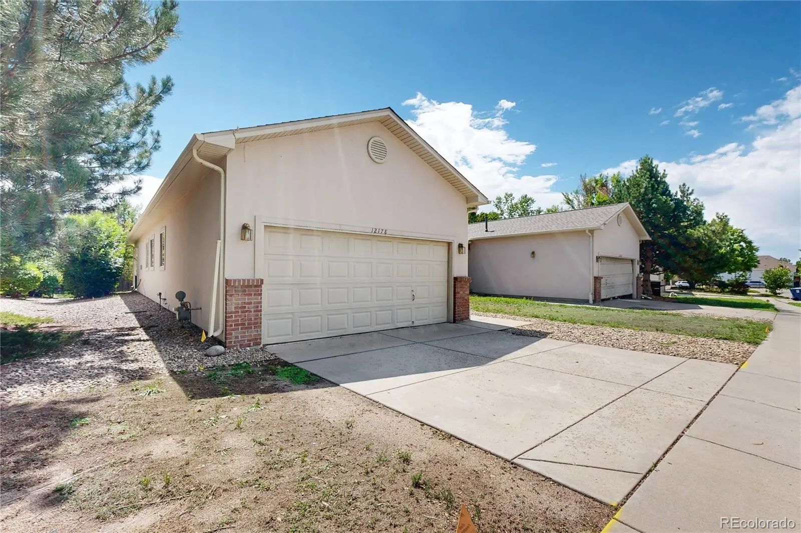 Residential Real Estate for Sale located in the neighborhood of Peoria Park, in the city of Aurora, CO
