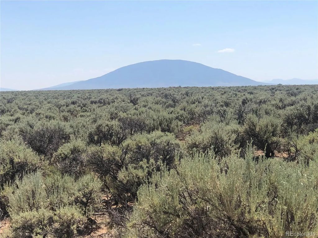County Rd J, Mesita