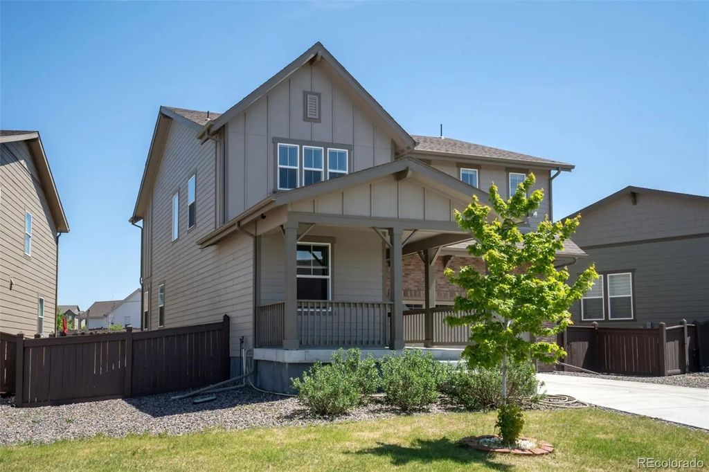 1916 Coopers Hawk Court, Brighton