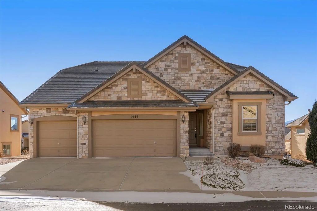 1475 Symphony Heights, Monument