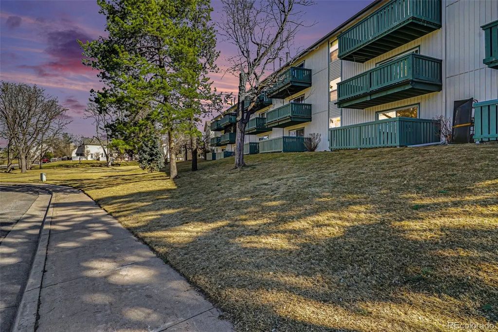2120 S Vaughn Way 102f, Aurora