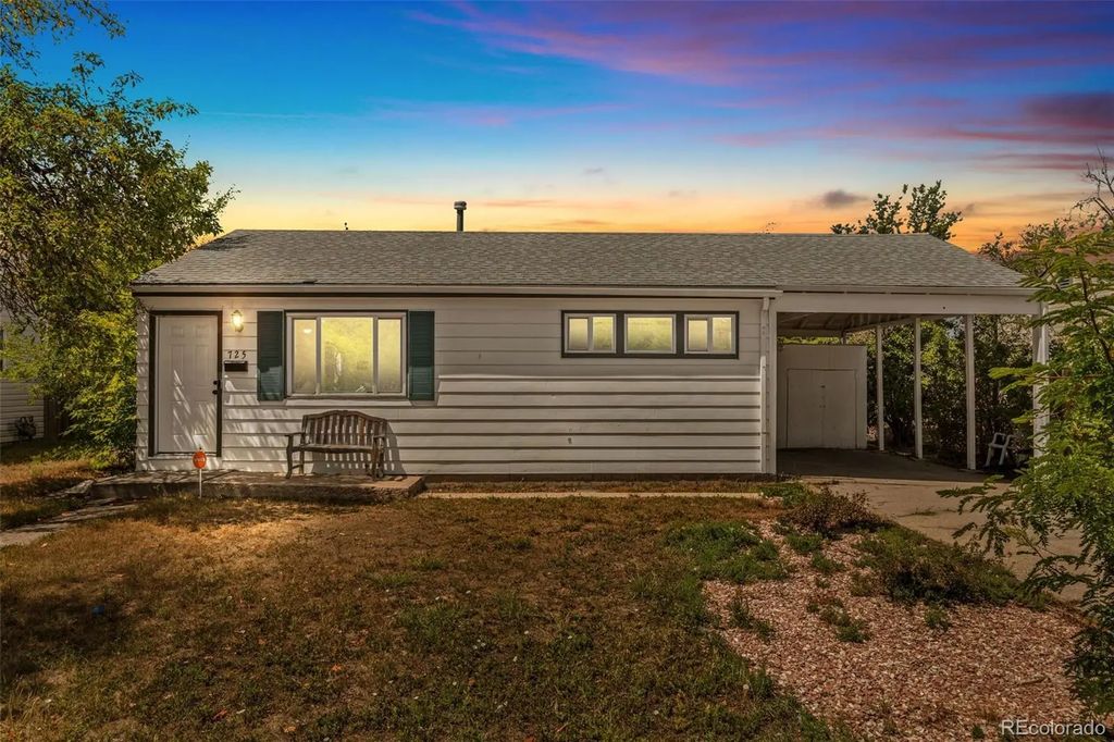 725 Kingston Street, Aurora
