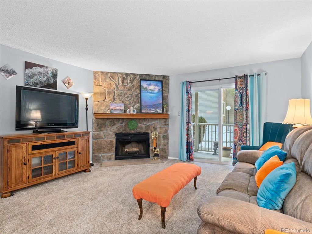 902 S Walden Street 102, Aurora
