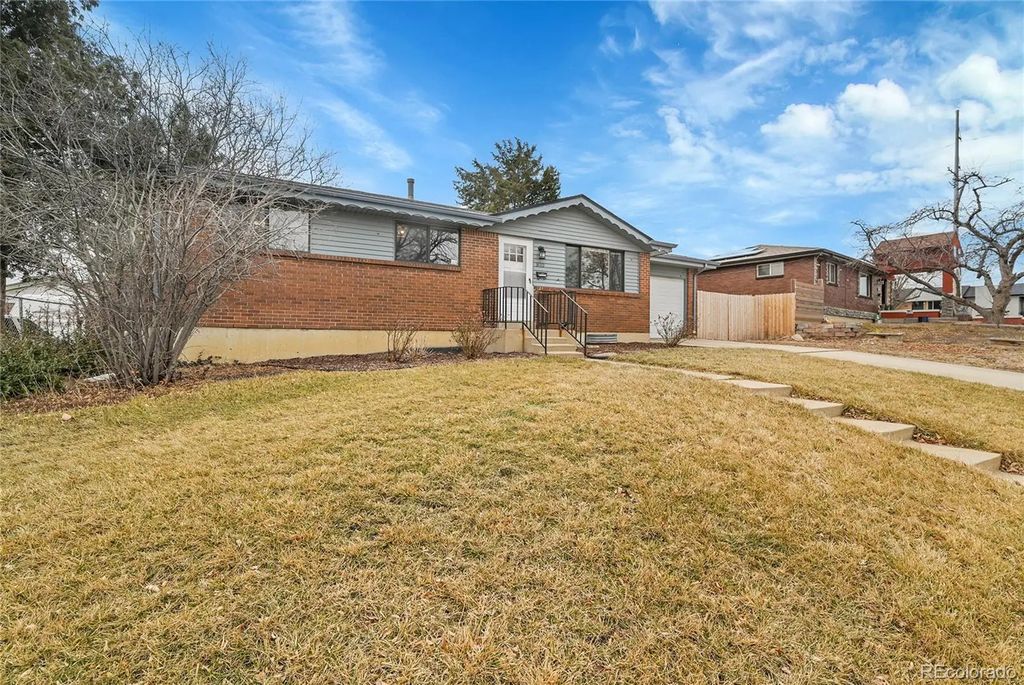 810 E 85th Avenue, Denver