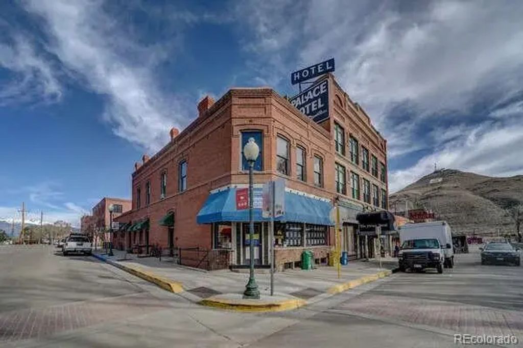 202 N F Street A, Salida