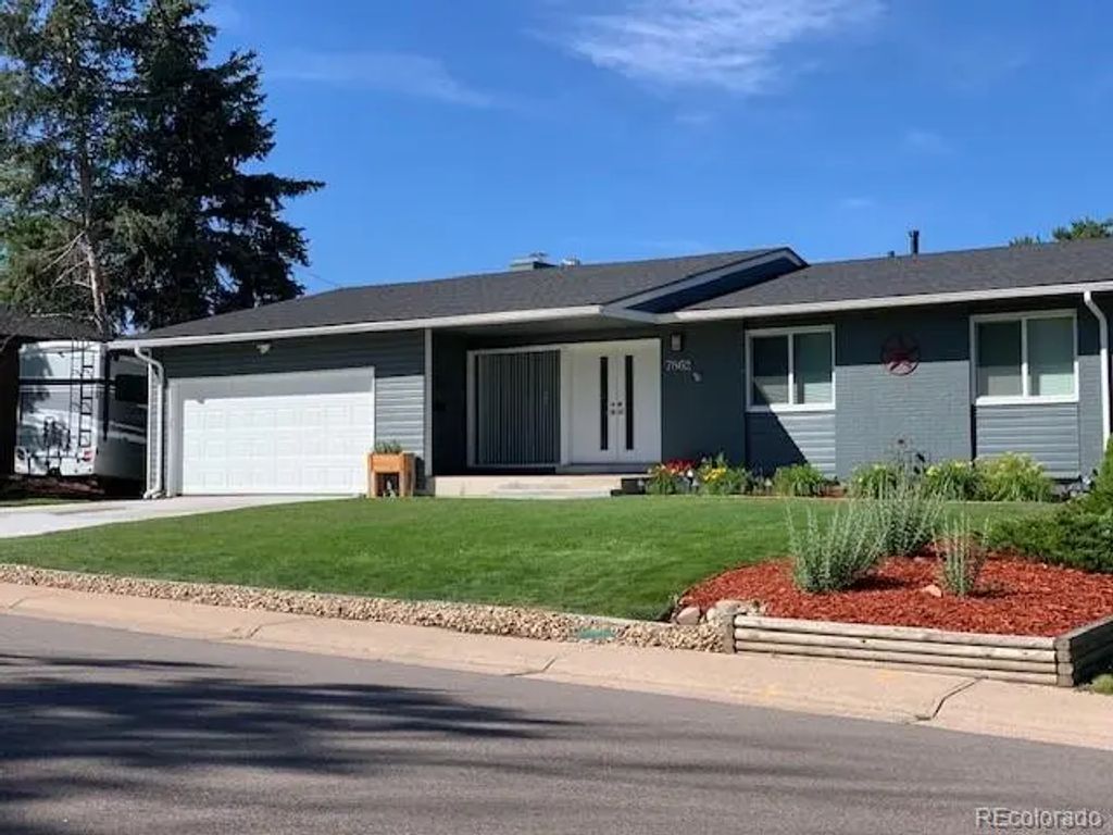 7862 E Briarwood Boulevard, Centennial
