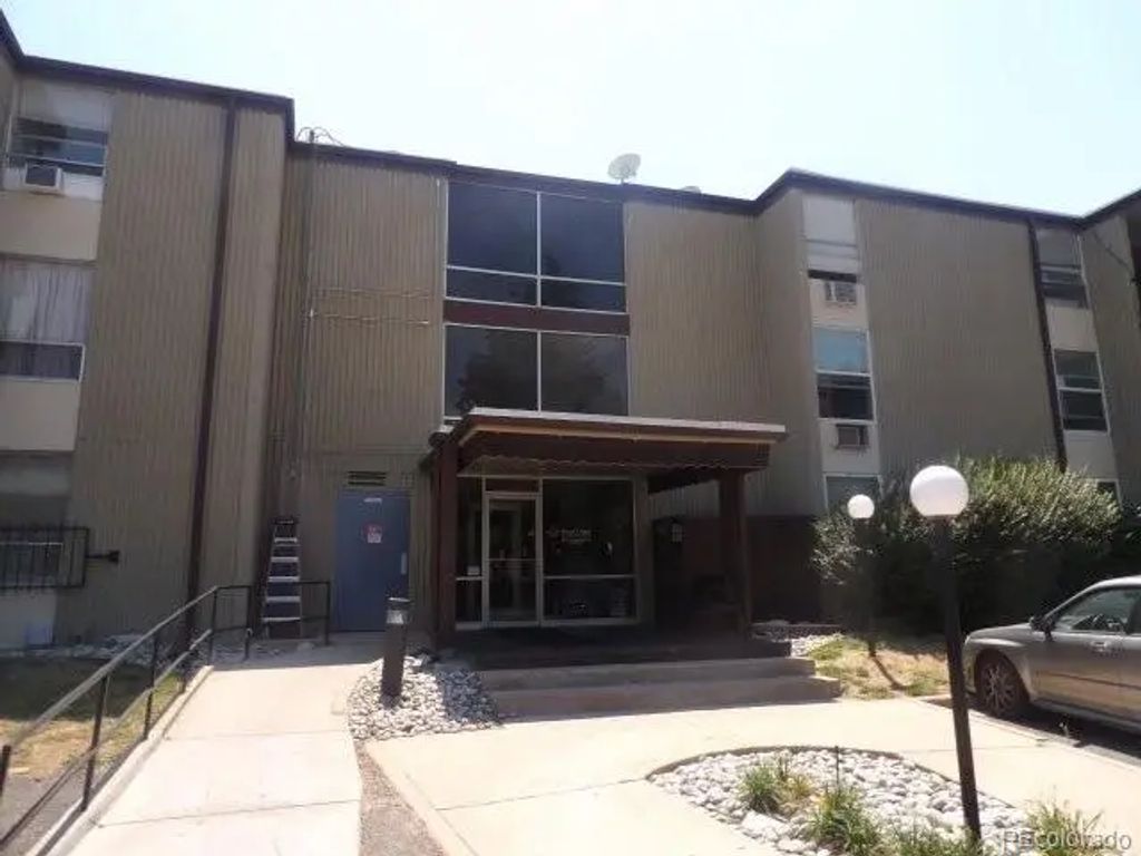 2231 S Vaughn Way 111b, Aurora