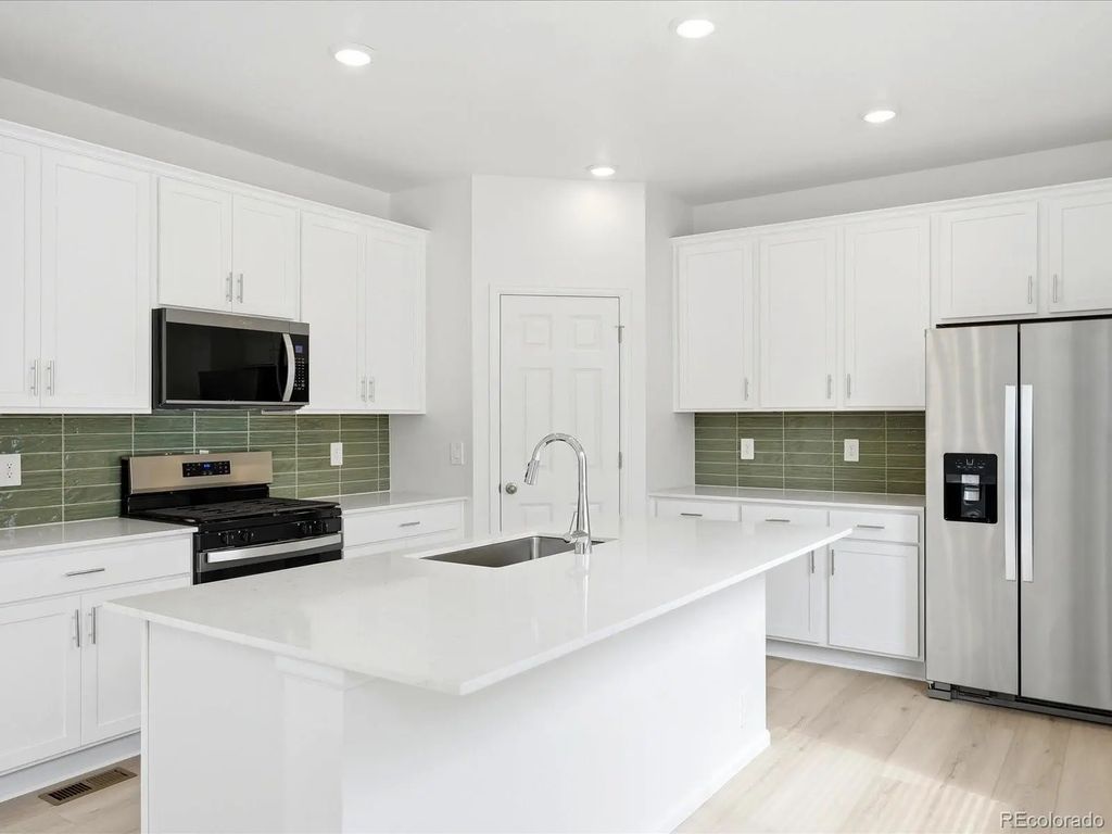 6872 Quail Avenue, Firestone