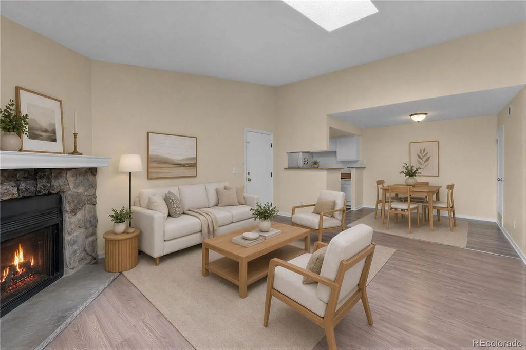 908 S Walden Way 206, Aurora