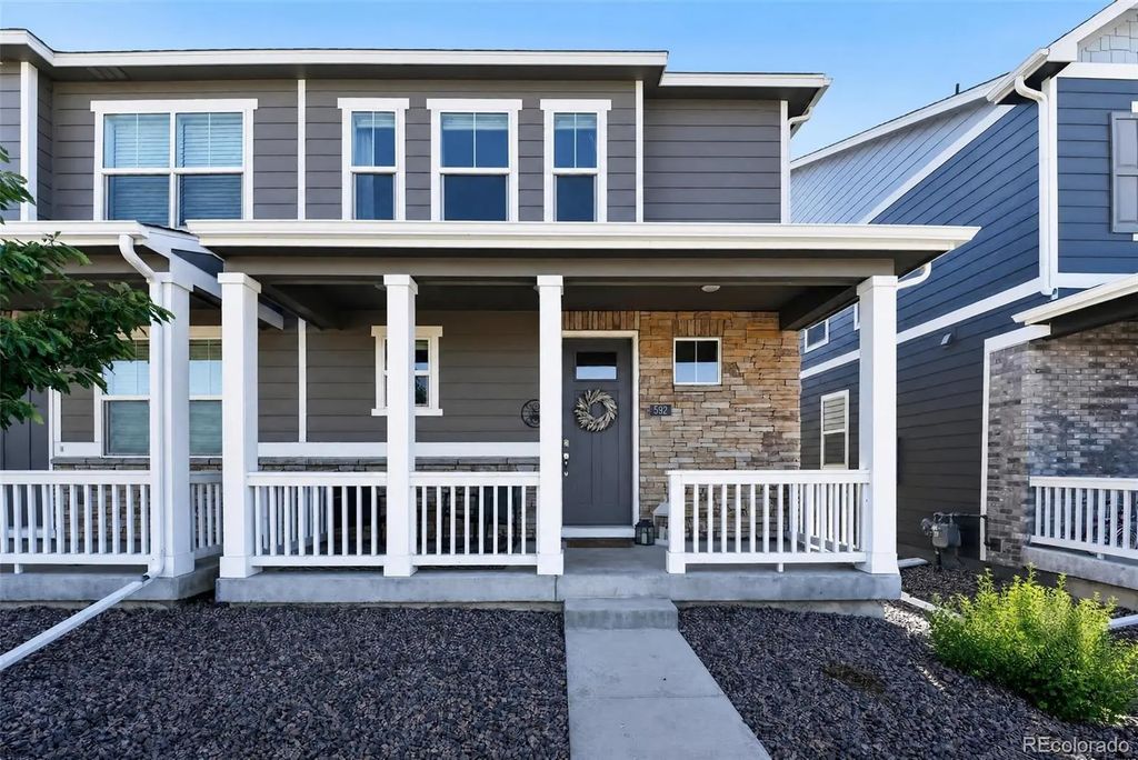 592 Thoroughbred Lane, Johnstown