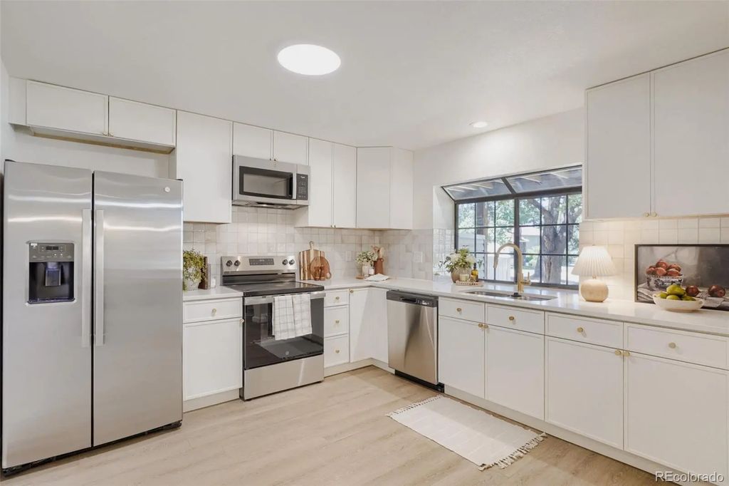 12662 E Warren Drive E, Aurora