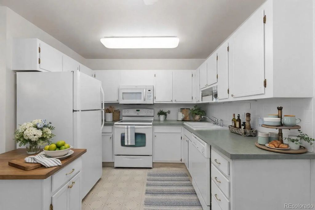 750 S Clinton Street 2b, Denver