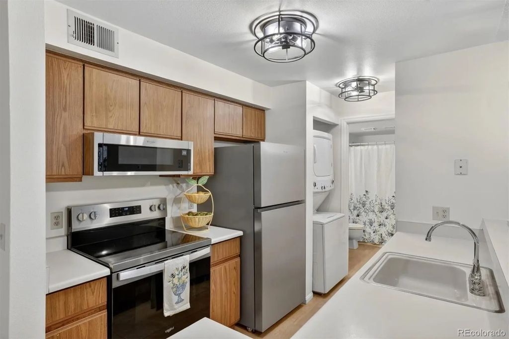 2575 S Syracuse Way E207, Denver