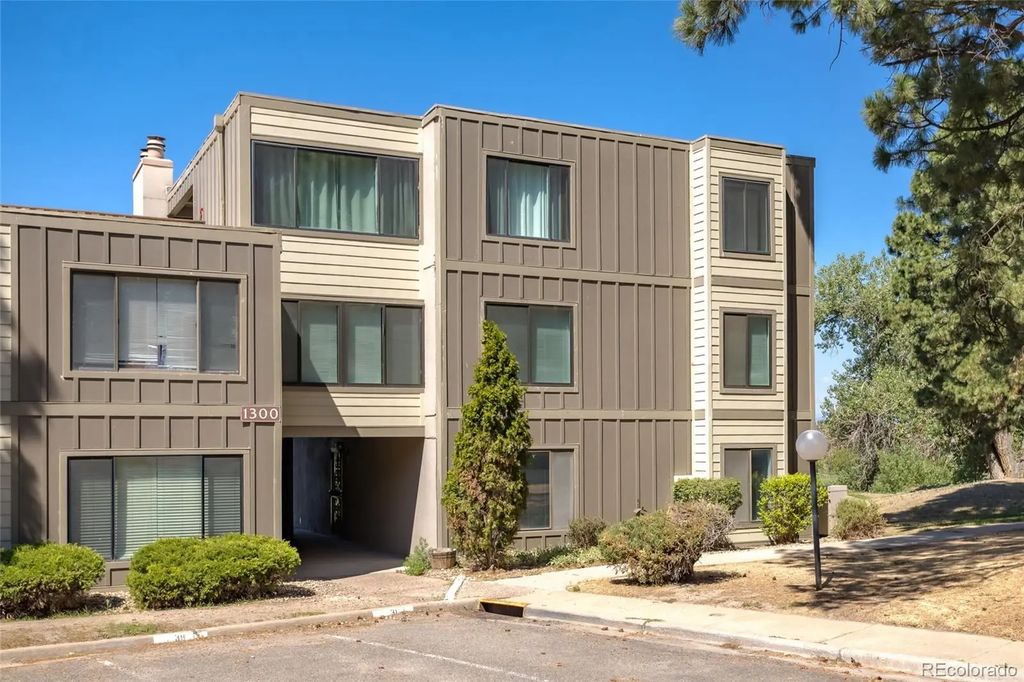 2525 S Dayton Way 1301, Denver