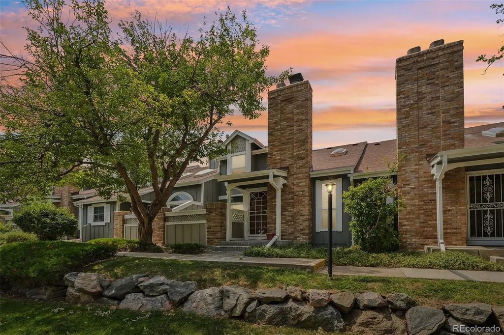 967 S Evanston Circle, Aurora