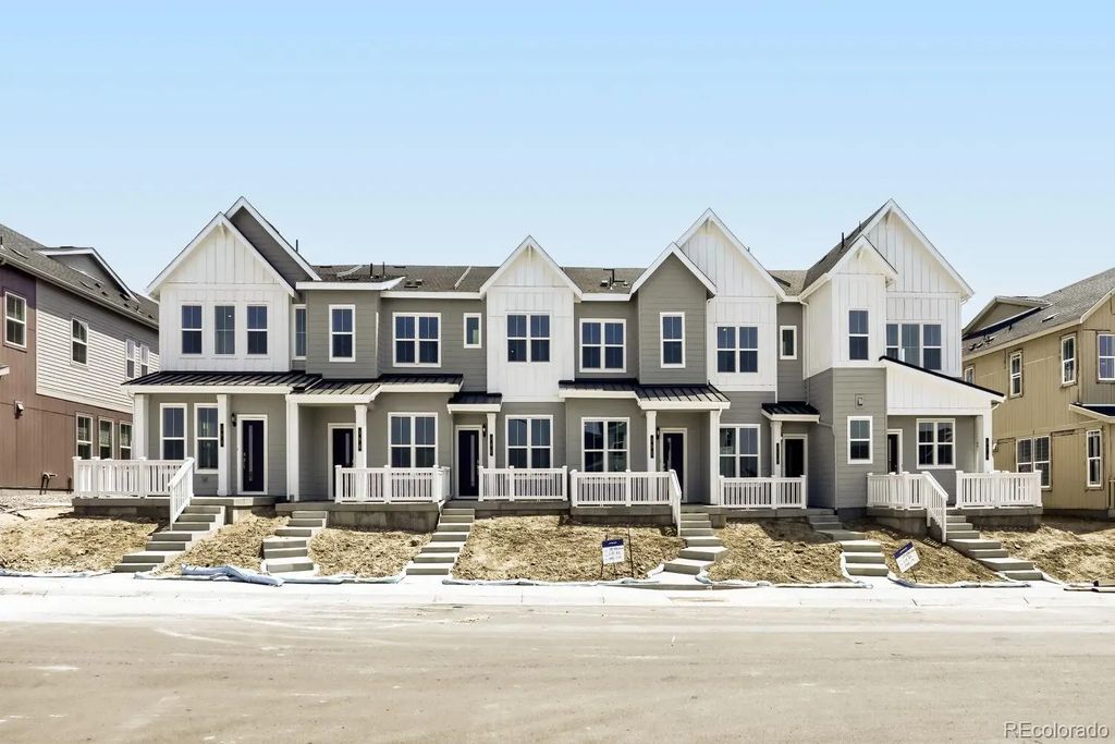 390 N Bersshine Court, Watkins